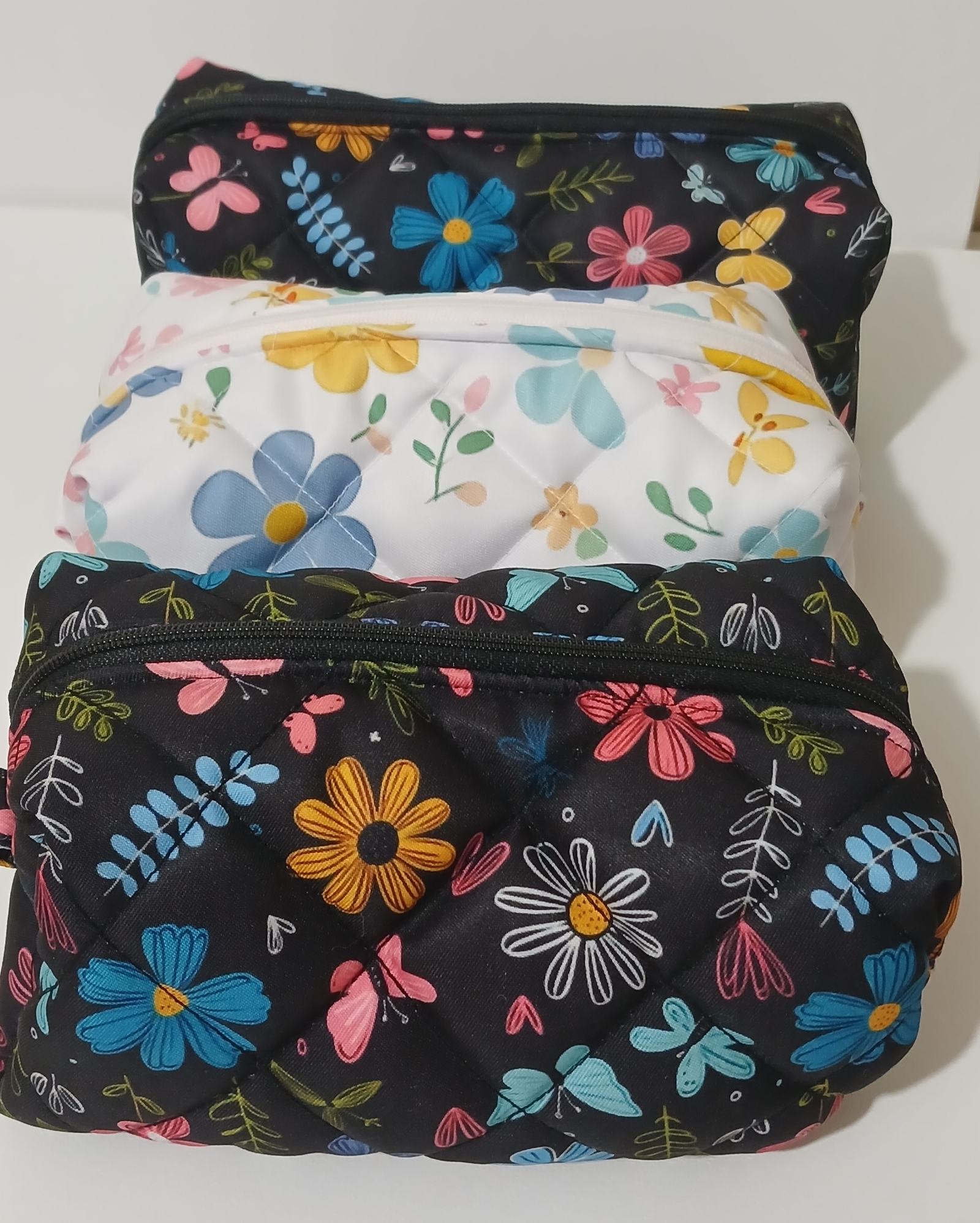 Min-So XL pouches in black and white